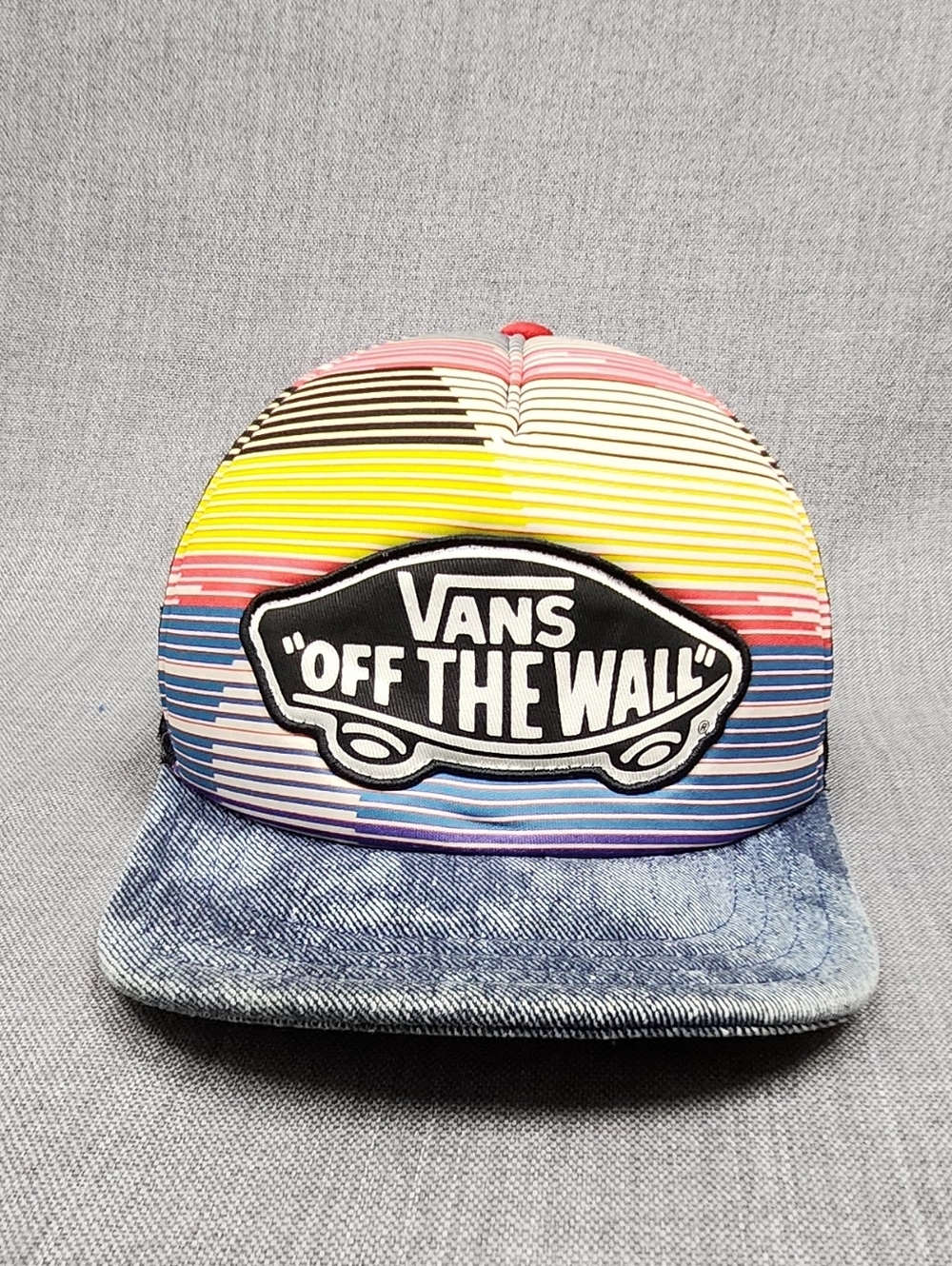 VANS Off The Wall Multi-Colored Snapback Adjustable Trucker Hat. - Picture 2 of 7